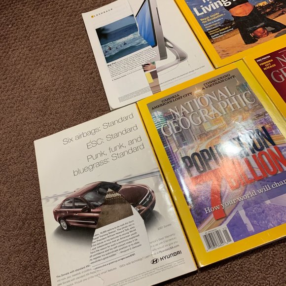 Lot of National Geographic Magazines - Picture 2 of 2